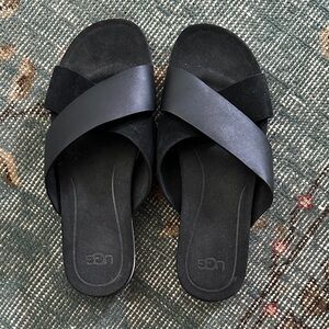 UGG Women's Black Cross-Strap Sandals